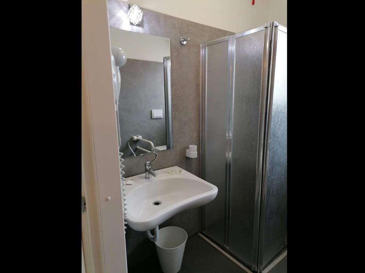 Bi Hotel Hotel