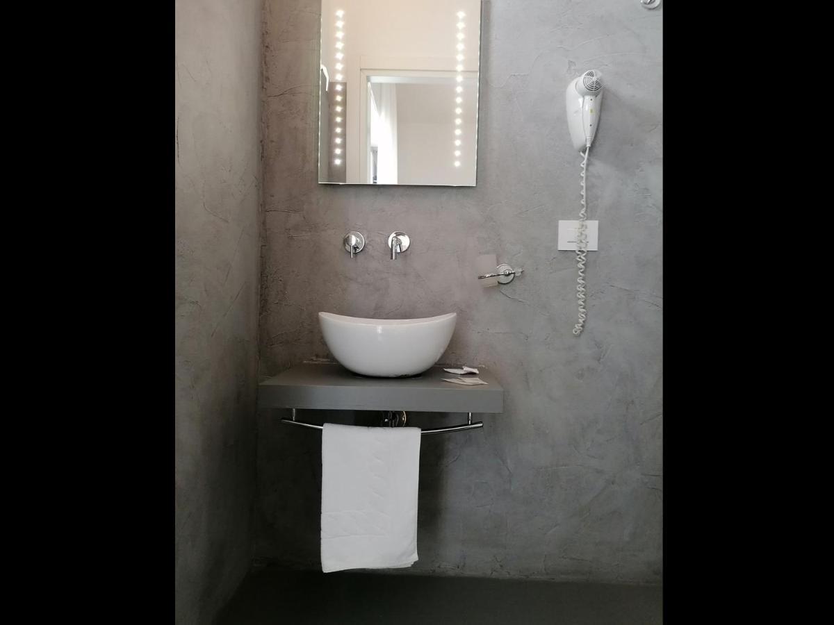 Bi Hotel