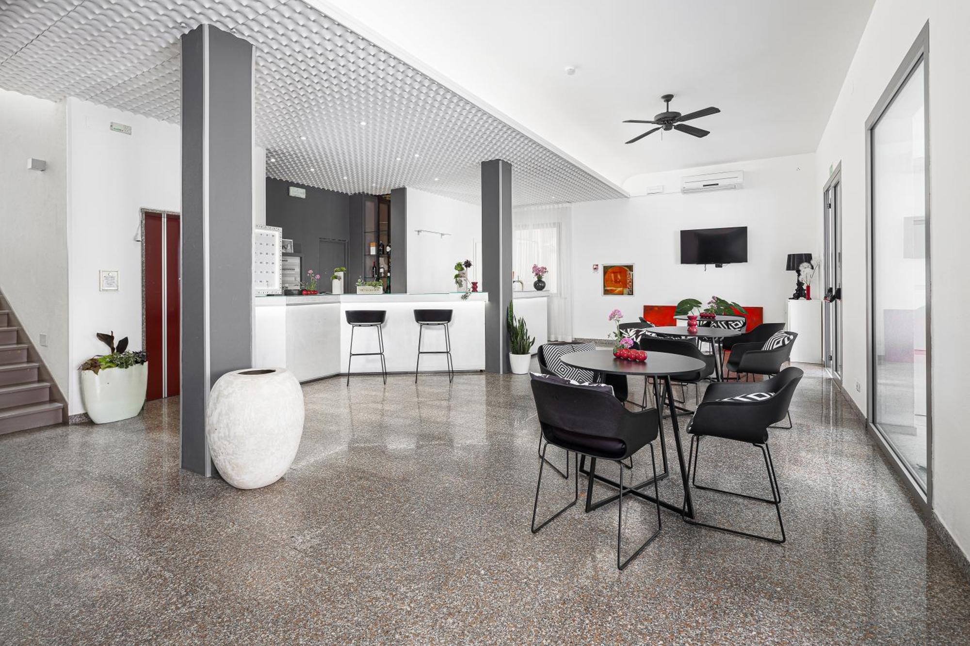 Bi Hotel Hotel